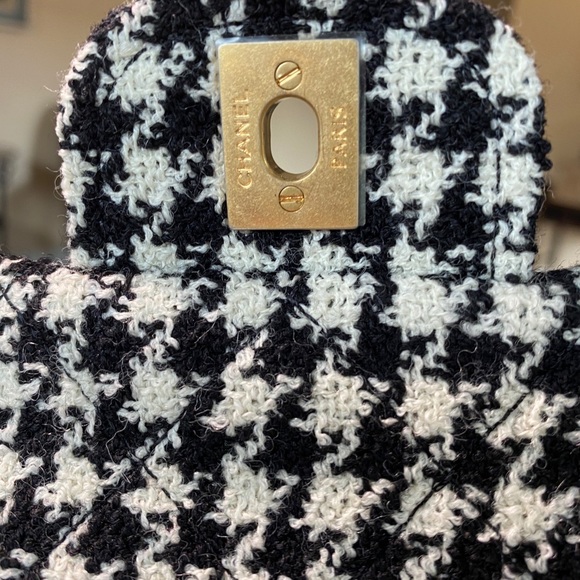 ‼️SOLD‼️Chanel River Tweed Crossbody Houndstooth - Picture 10 of 15